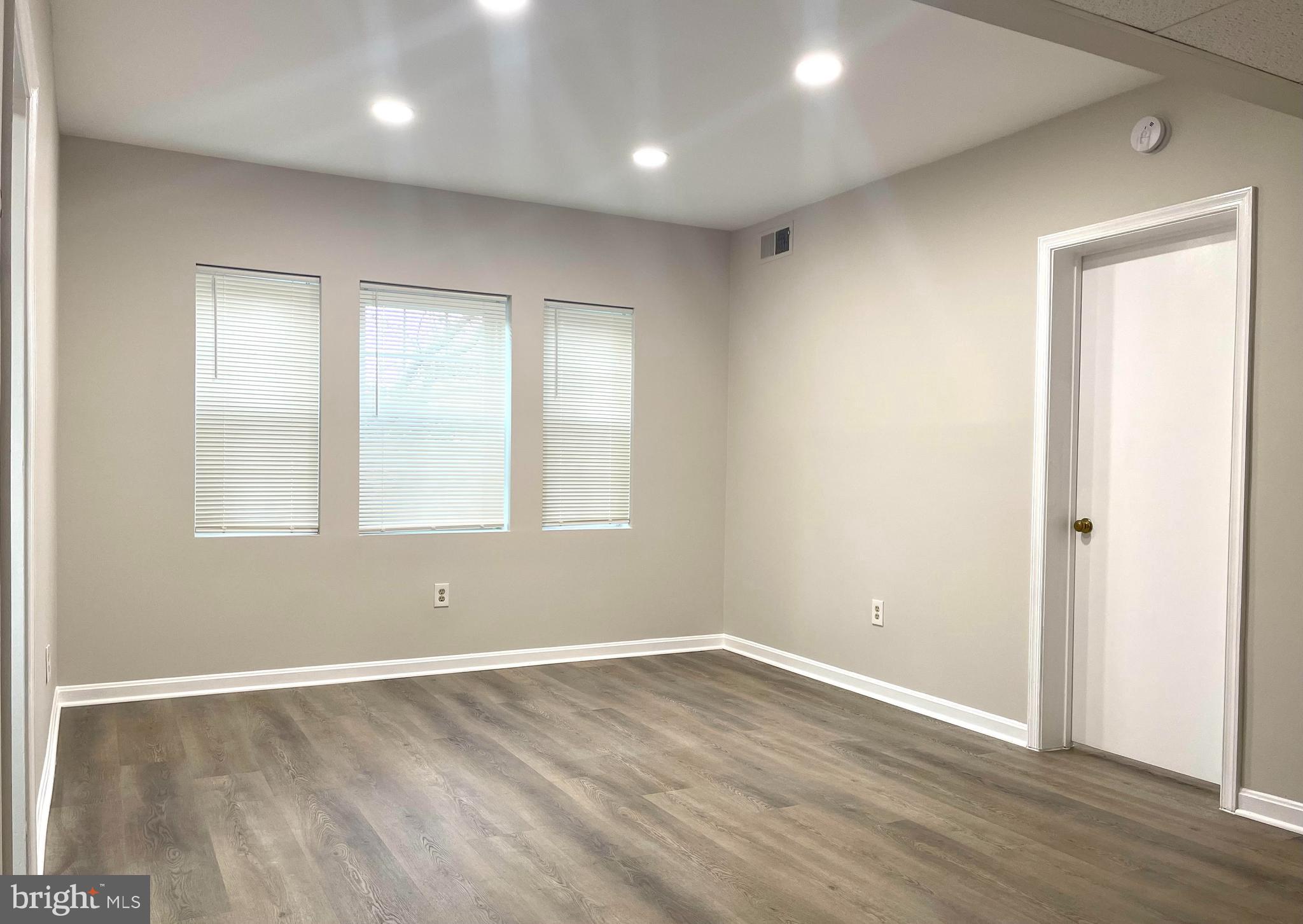 1802 Key Boulevard Arlington, VA 22201 - Photo 6 of 12 Living Room