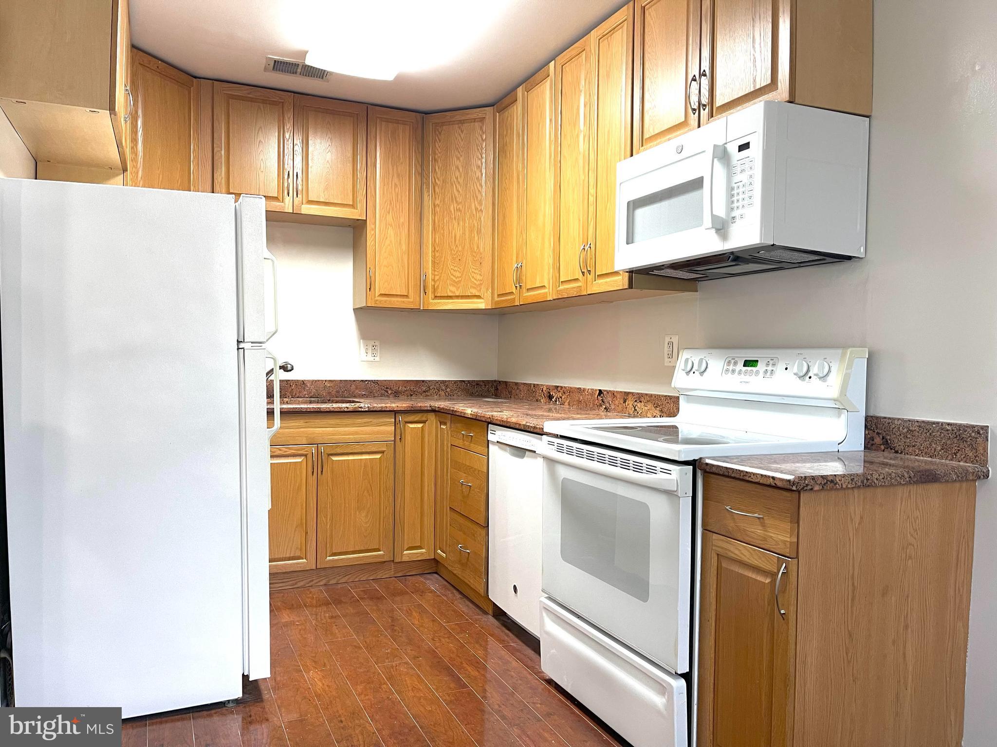 1802 Key Boulevard Arlington, VA 22201 - Photo 8 of 12 Kitchen
