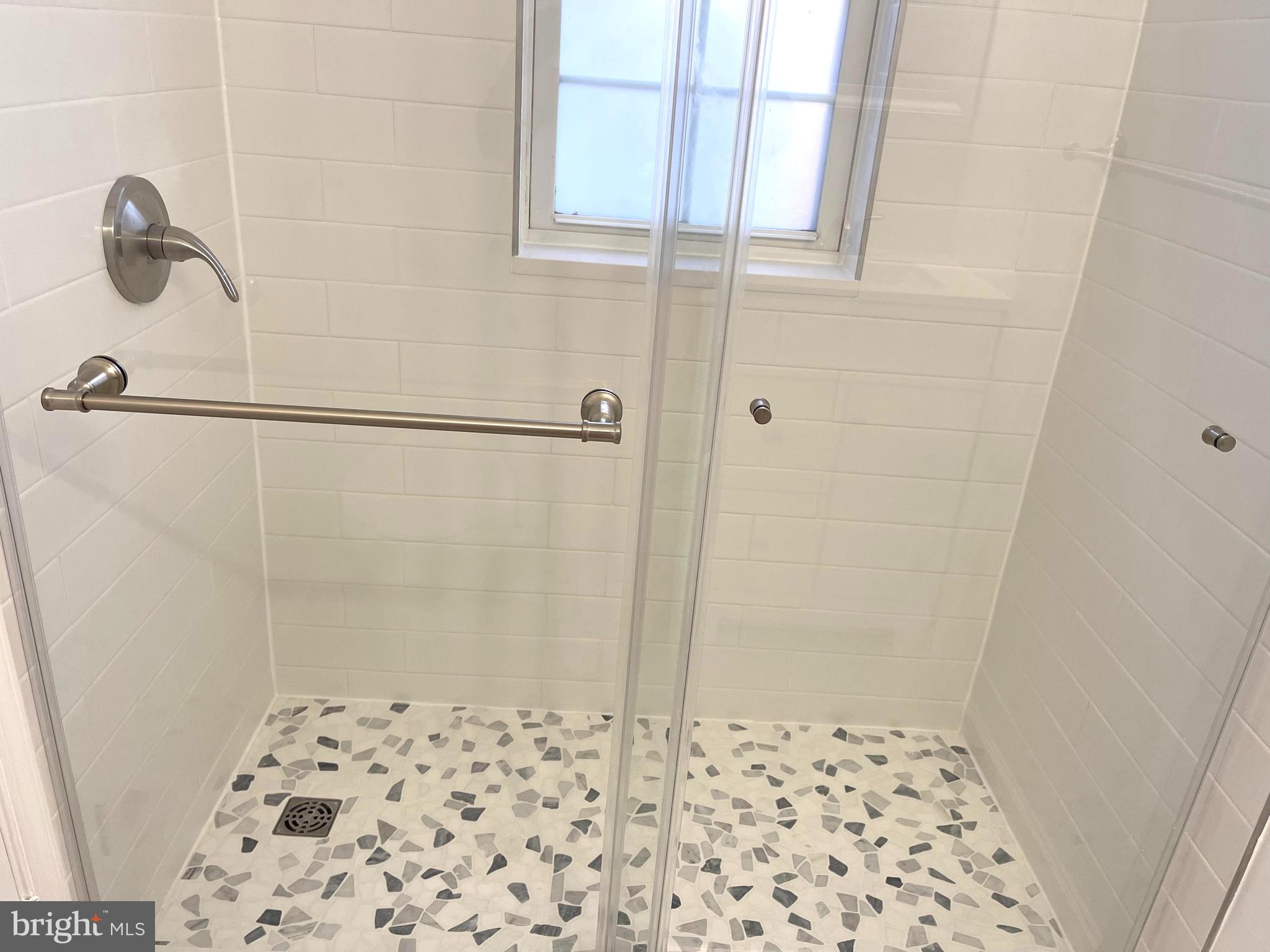 1802 Key Boulevard Arlington, VA 22201 - Photo 10 of 12 Shower
