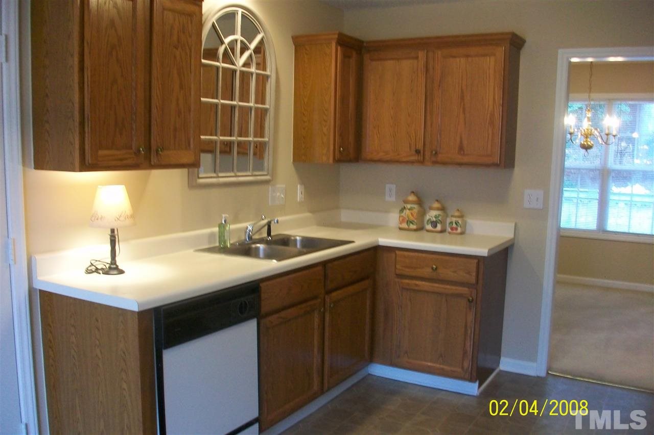 "no matter where I serve my guests; they seem to like my kitchen best".  This saying definitely applies to this well appointed kitchen!