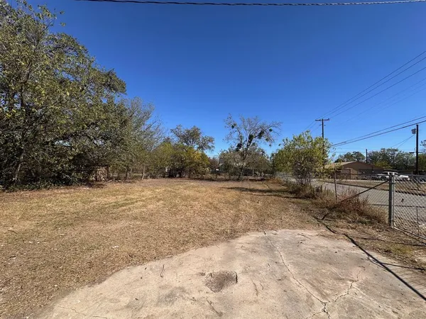 a view of a yard