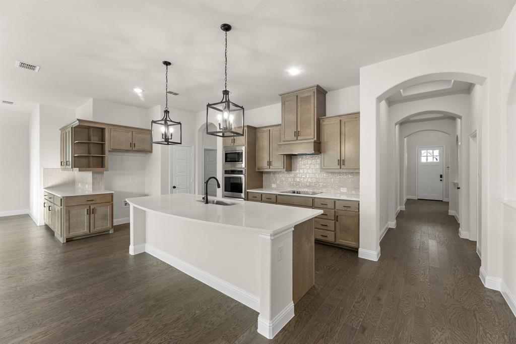 43 Magpie Street Joshua, TX 76058 - Photo 3 of 30 43 Magpie-Kitchen-2