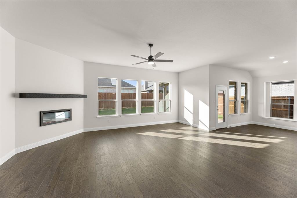 43 Magpie Street Joshua, TX 76058 - Photo 6 of 30 43 Magpie-Living Room-1