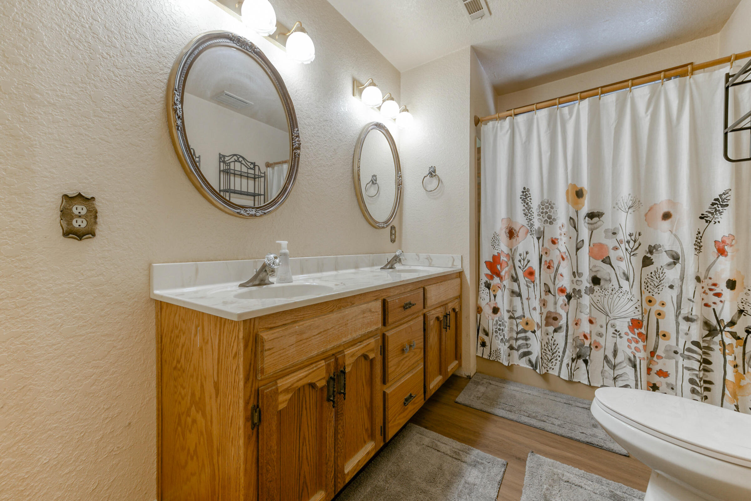 15025 Miners Gulch Road Shasta, CA 96087 - Photo 25 of 47 2nd bathroom