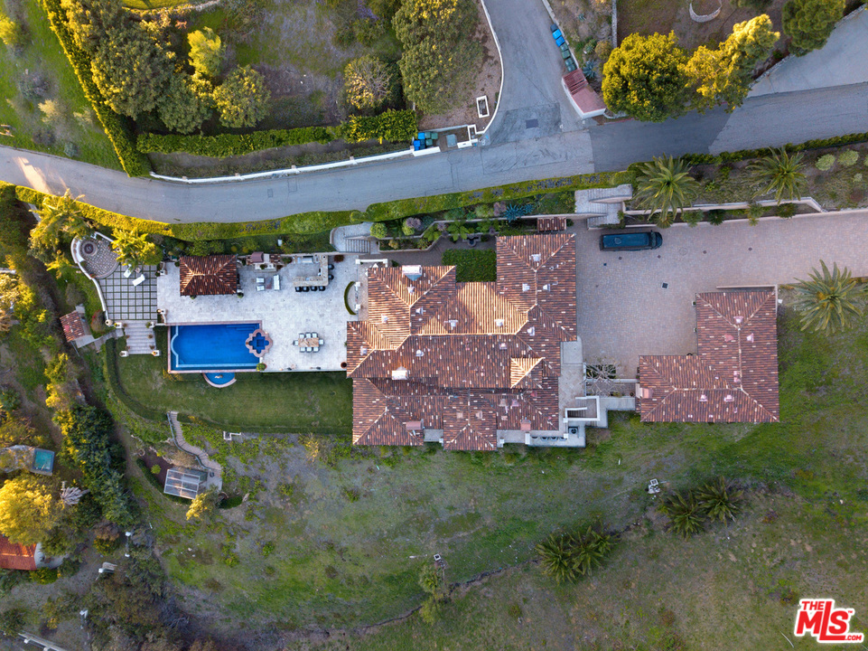 6254 Porterdale Drive Malibu, CA 90265 - Photo 4 of 40