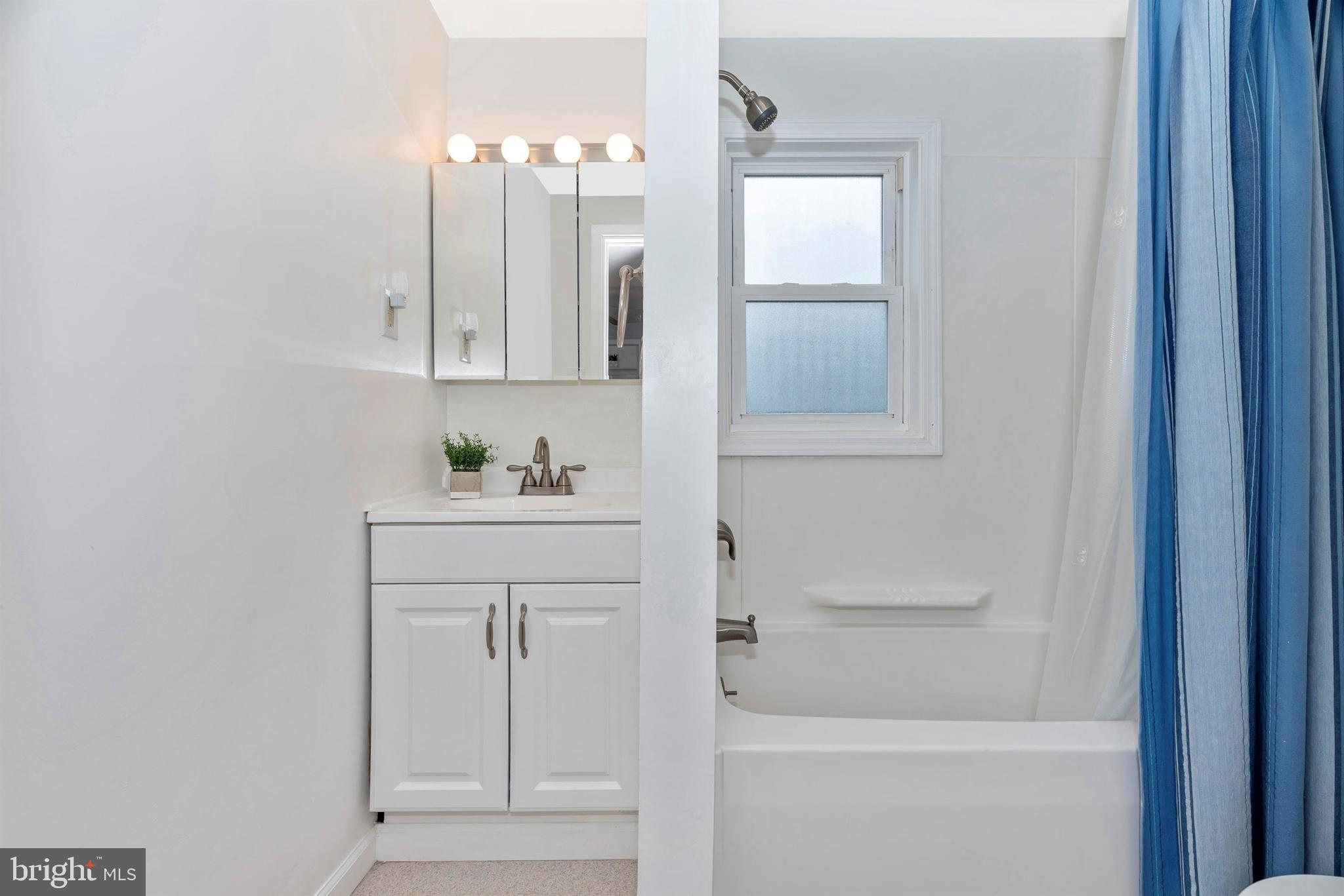 9710 Hall Road Frederick, MD 21701 - Photo 22 of 41 Ensuite Owner's Bath