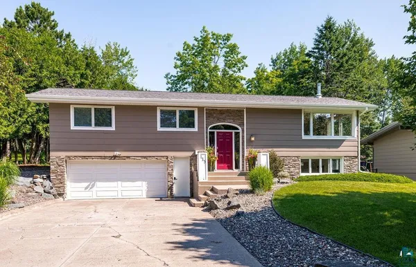 $575,000 | 115 Aspen Lane, Duluth, MN 55803