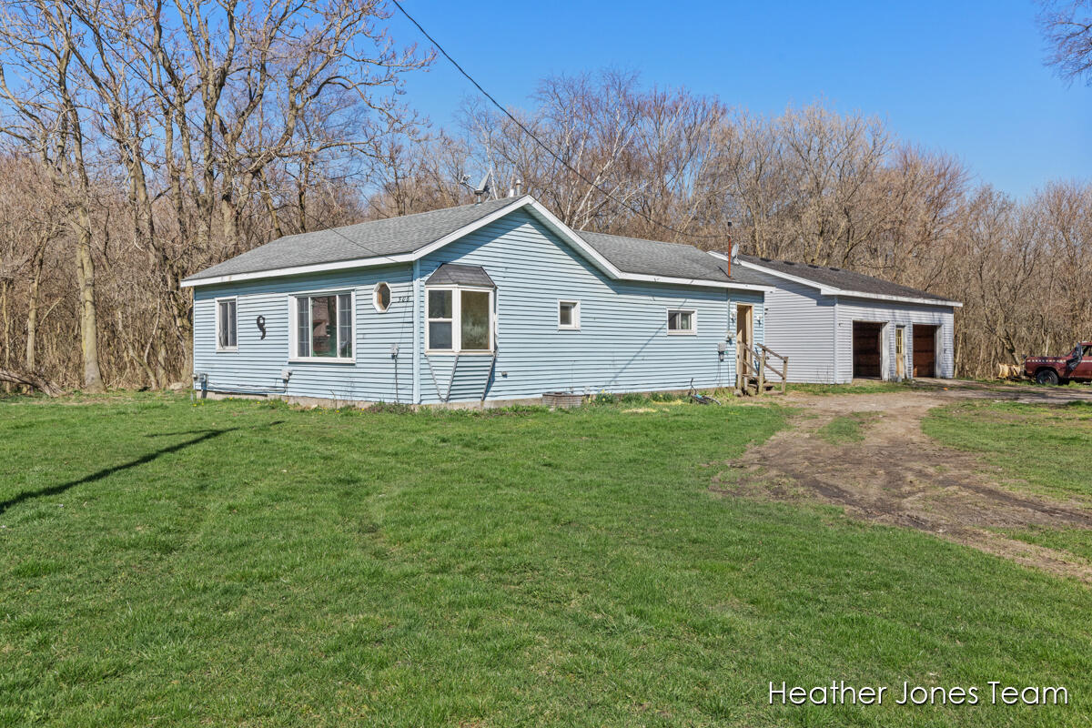 506 West Riverside Drive Ionia, MI 48846 - Photo 1 of 3 IMG_1001