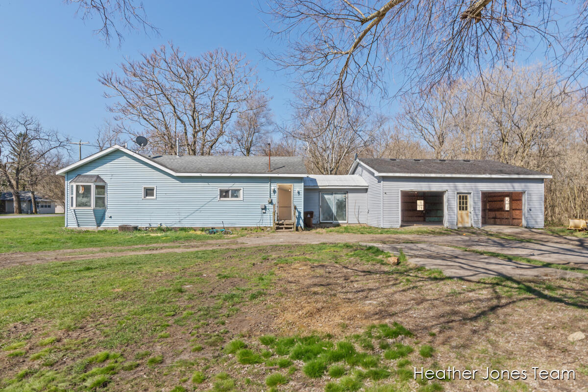 506 West Riverside Drive Ionia, MI 48846 - Photo 2 of 3 IMG_1000