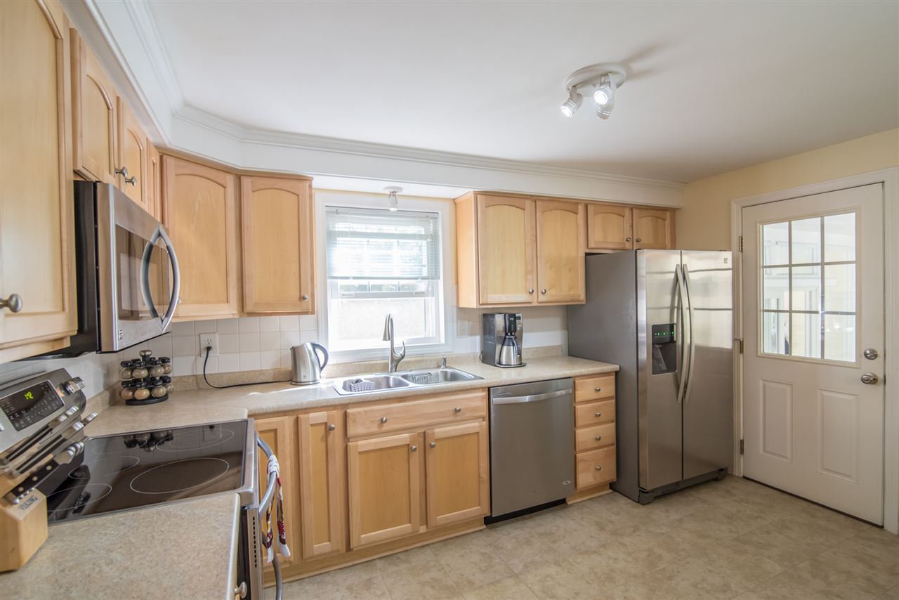 4 Hubbard Hill Road Derry, NH 03038 - Photo 3 of 40