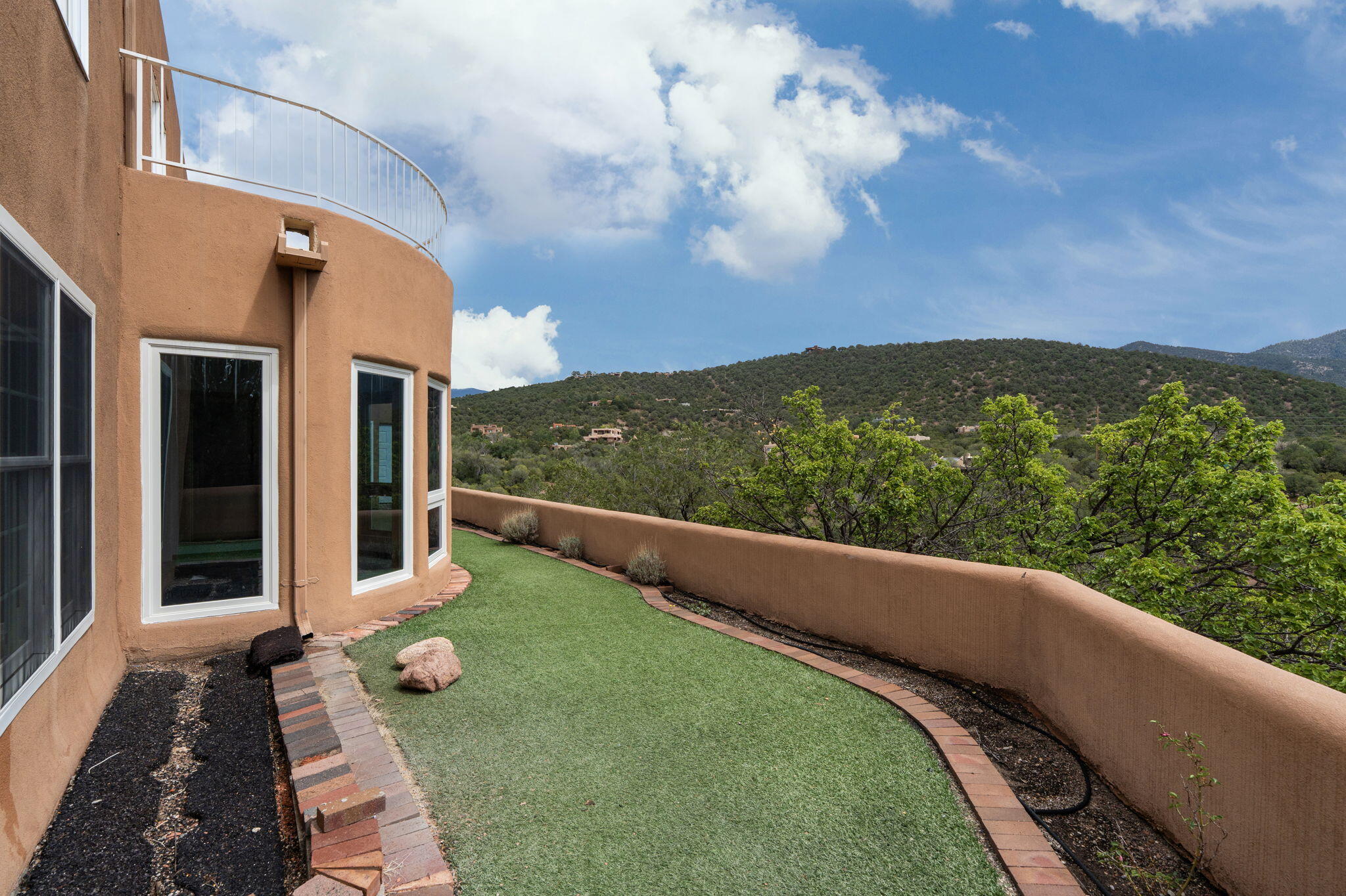 689 Gonzales Road Santa Fe, NM 87501 - Photo 9 of 46 Gallery Image 9