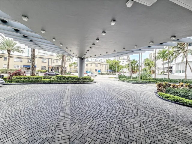 $7,400 | 6301 Collins Avenue, Unit 901, Miami Beach, FL 33141