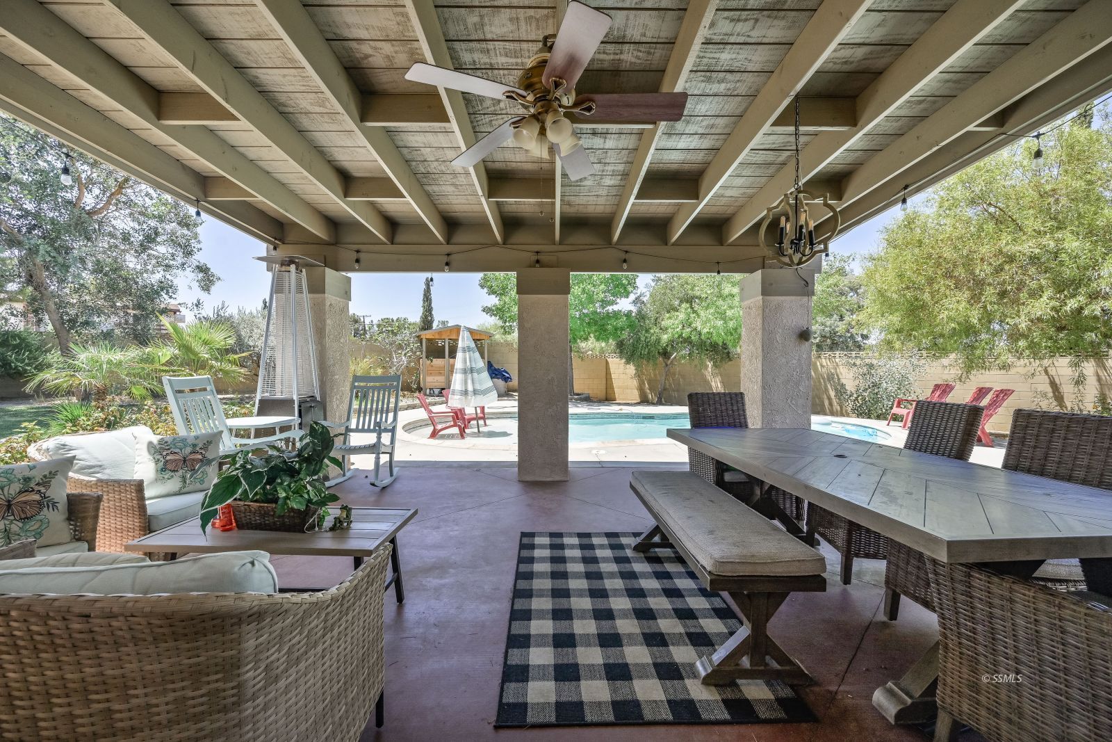 1025 Randall Street Ridgecrest, CA 93555 - Photo 45 of 50 a outdoor dining space with furniture