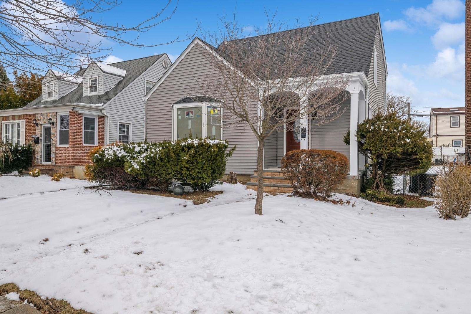 246-59 86th Road Queens, NY 11426 - Photo 4 of 44 View of cape cod house