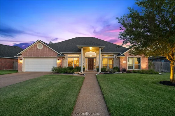 $434,500 | 3816 Park Hampton Drive, Bryan, TX 77802