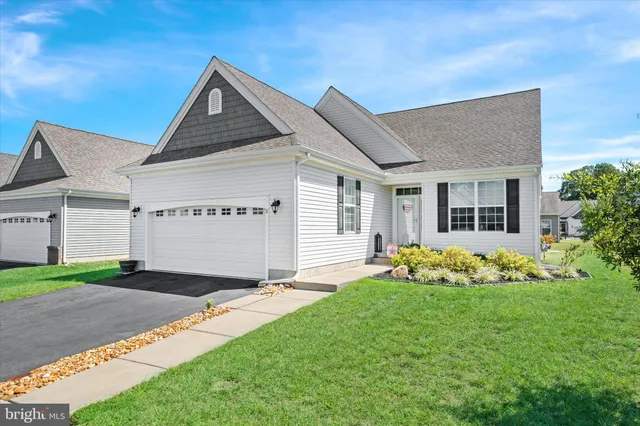 a front view of house with yard