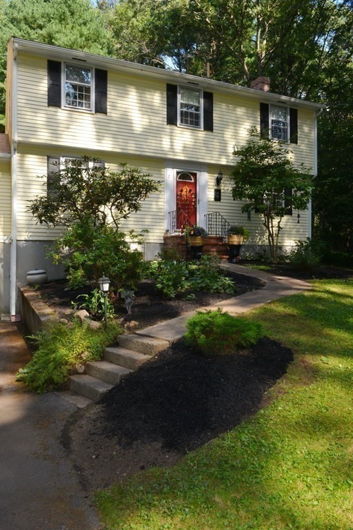 7 Ledgewood Circle Topsfield, MA 01983 - Photo 4 of 36 a front view of house with yard and green space