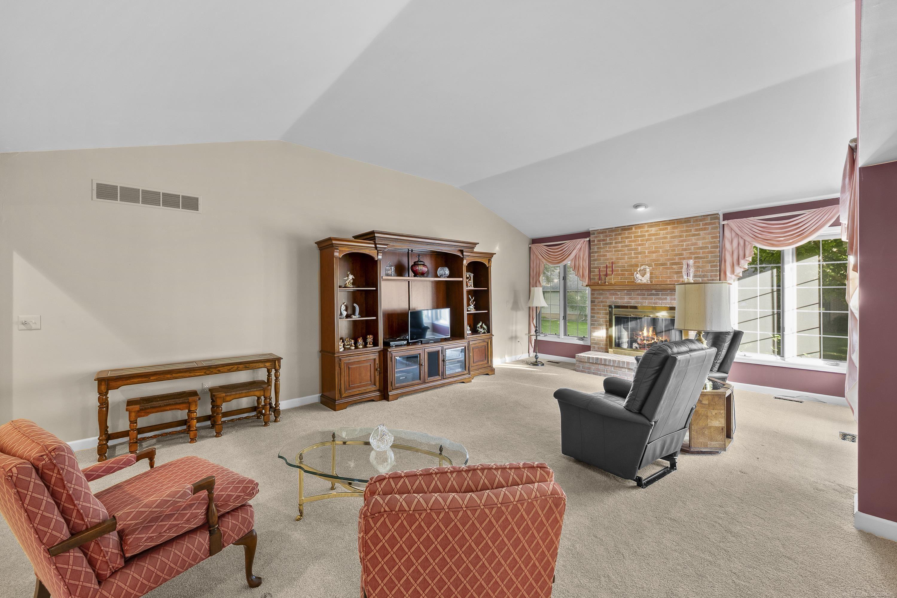 959 Pine Trail Drive Rochester, MI 48307 - Photo 10 of 44 50190479-0ad491f8-0dc5-4d8e-8d7a-2c5a396d9860.JPG