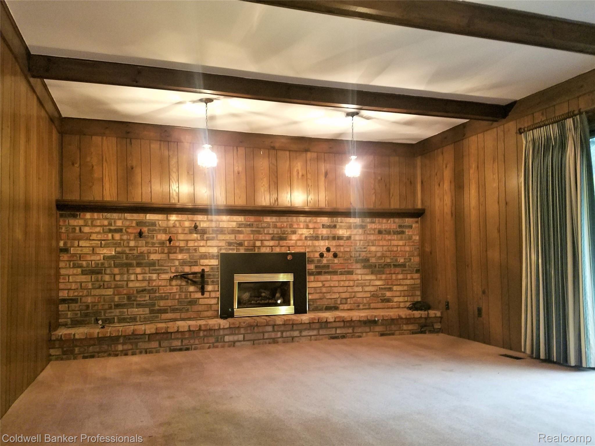 1862 Ludgate Lane Rochester, MI 48309 - Photo 23 of 54 1862_Ludgate_Family room w/ gas fireplace, slider to patio