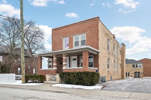 $3,300 | 423 Funston Avenue, Unit 2F, Highwood, IL 60040