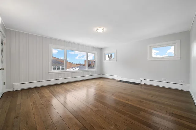 $3,300 | 423 Funston Avenue, Unit 2F, Highwood, IL 60040