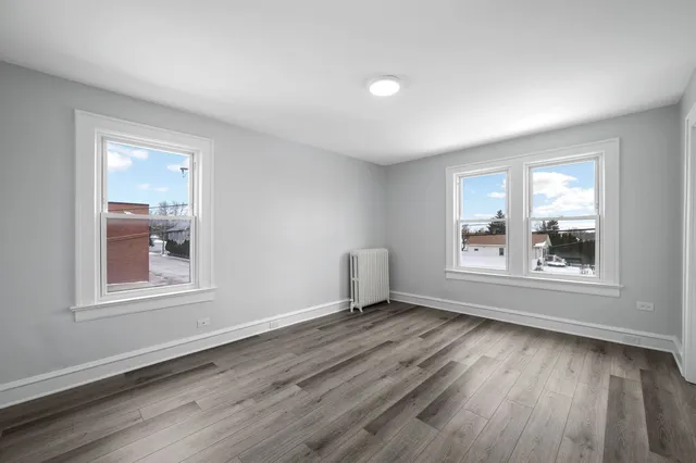 $3,300 | 423 Funston Avenue, Unit 2F, Highwood, IL 60040