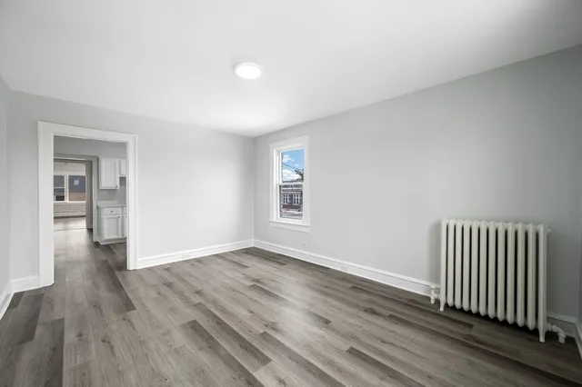 $3,300 | 423 Funston Avenue, Unit 2F, Highwood, IL 60040