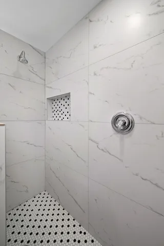 $3,300 | 423 Funston Avenue, Unit 2F, Highwood, IL 60040