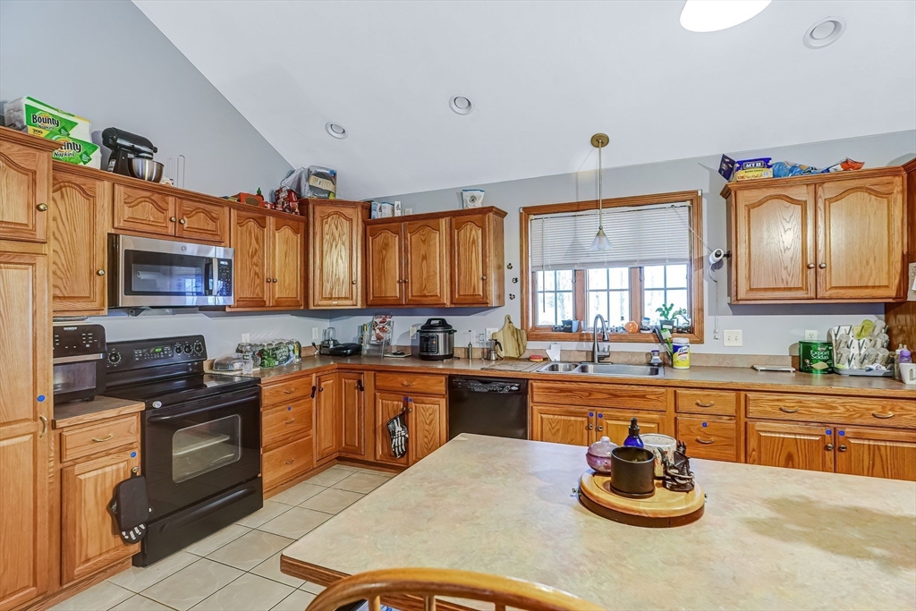 174 Clemence Hill Road Southbridge, MA 01550 - Photo 3 of 30 Gallery Image 3