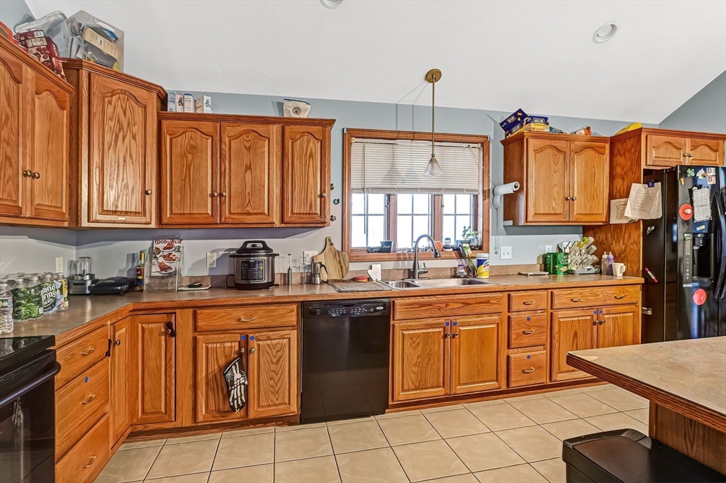174 Clemence Hill Road Southbridge, MA 01550 - Photo 4 of 30 Gallery Image 4