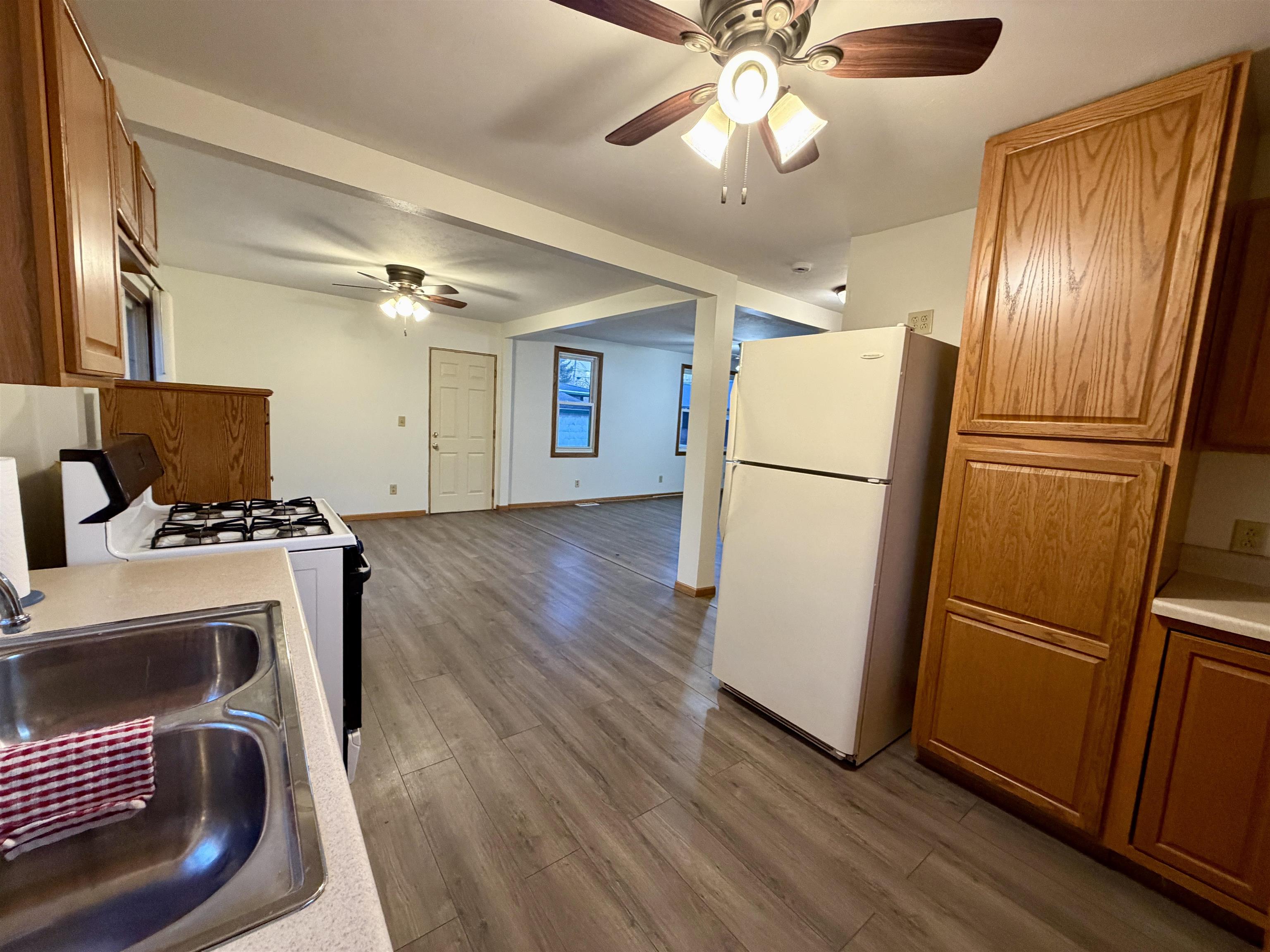 835 East Homeland Beloit, WI 53511 - Photo 5 of 24