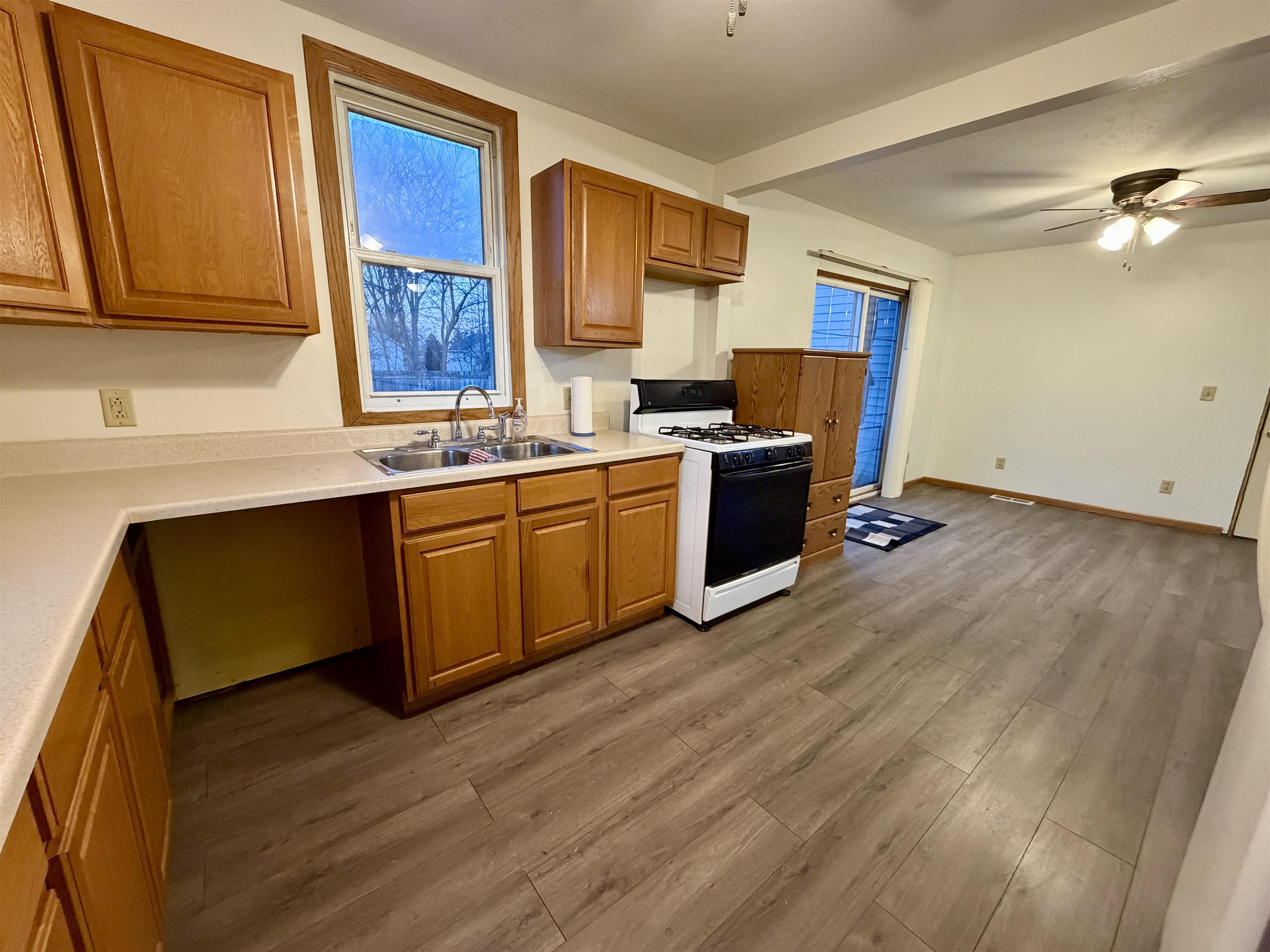 835 East Homeland Beloit, WI 53511 - Photo 6 of 24