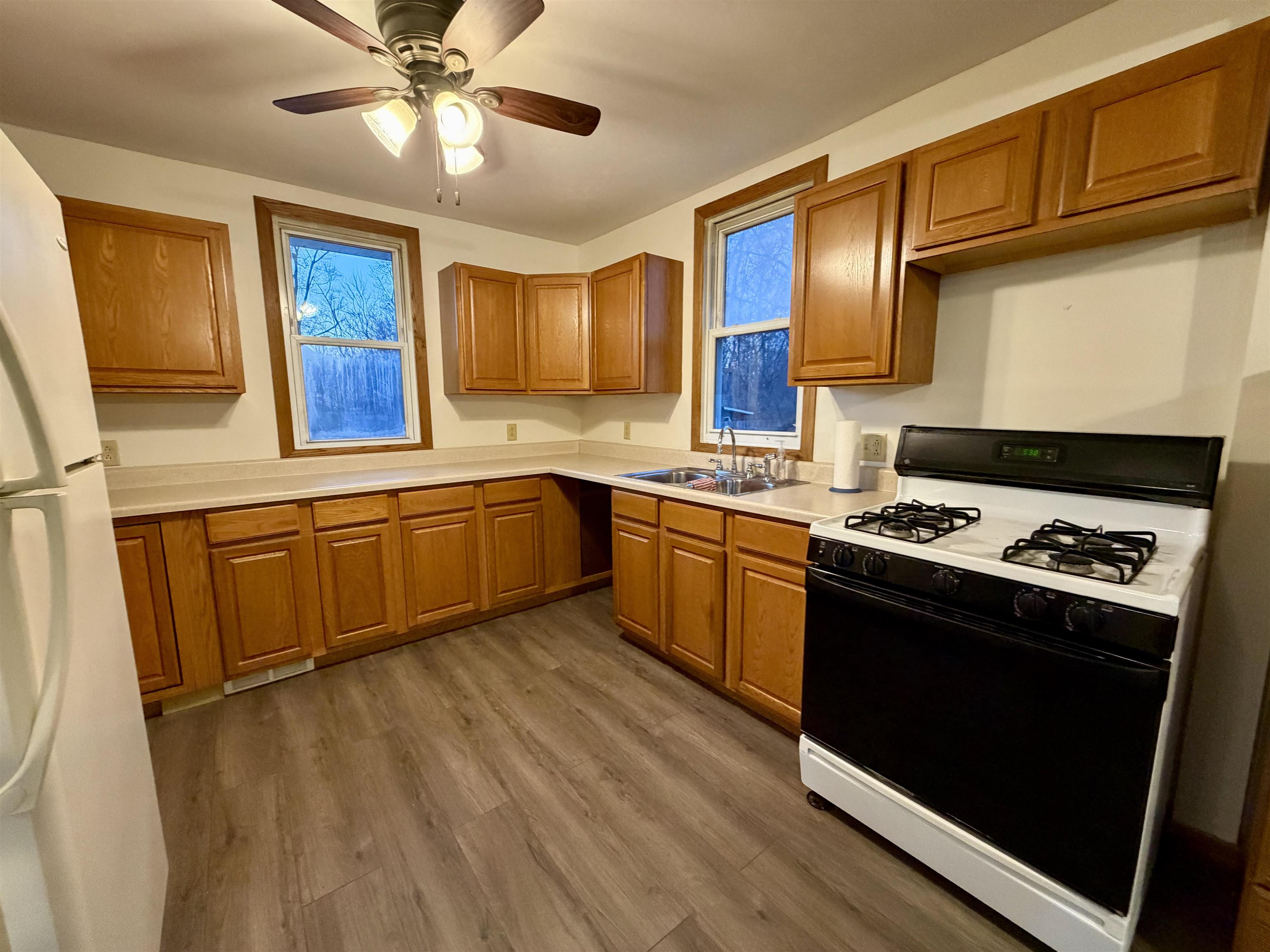 835 East Homeland Beloit, WI 53511 - Photo 7 of 24