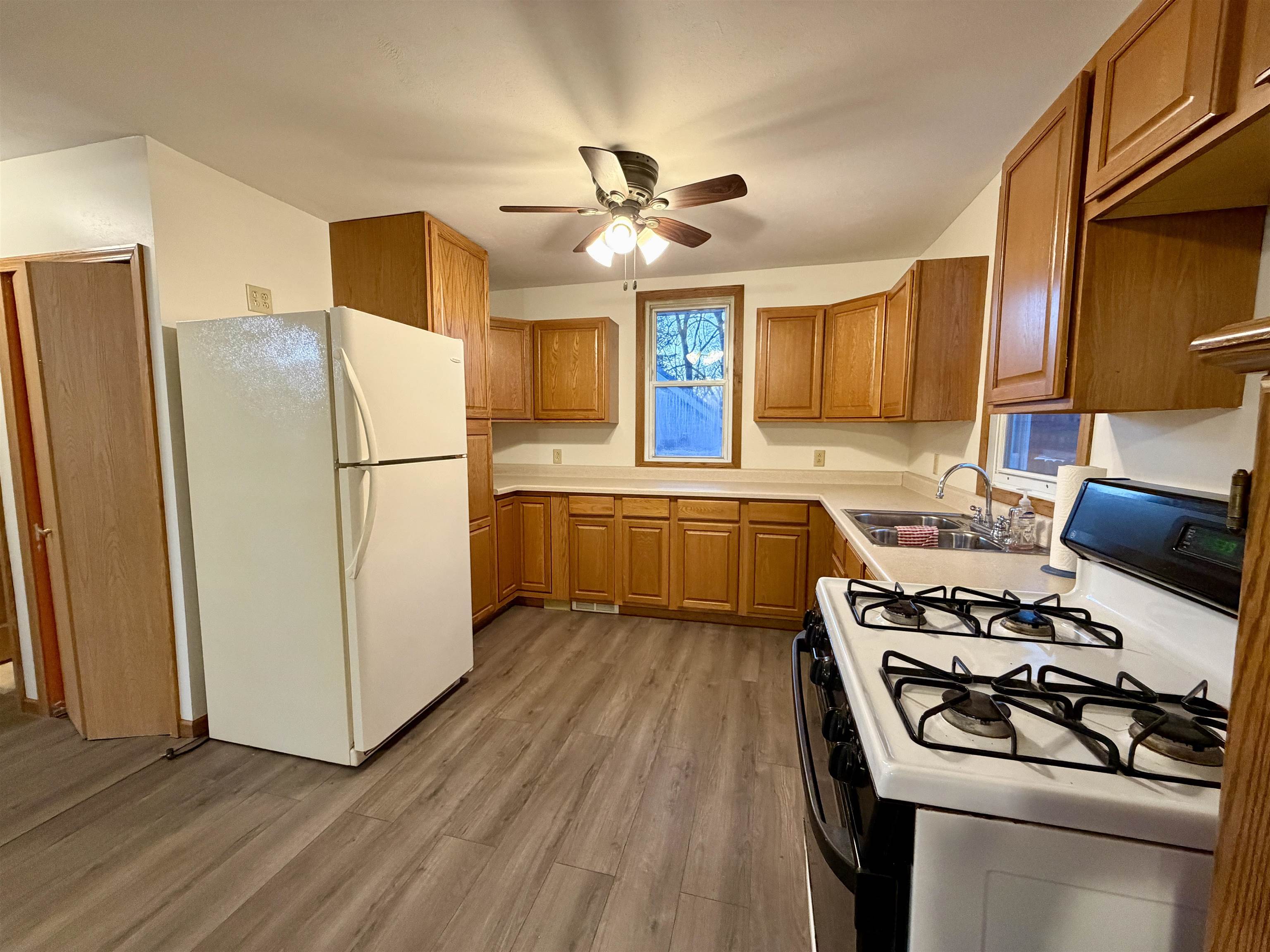 835 East Homeland Beloit, WI 53511 - Photo 8 of 24