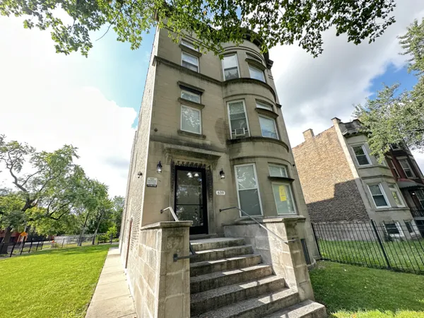 $2,100 | 639 West Garfield Boulevard, Unit 3, Chicago, IL 60621