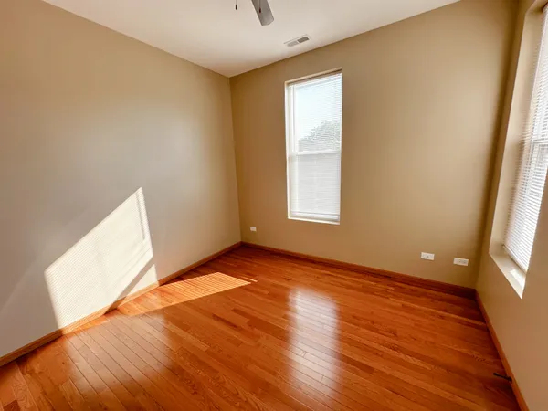 $2,100 | 639 West Garfield Boulevard, Unit 3, Chicago, IL 60621