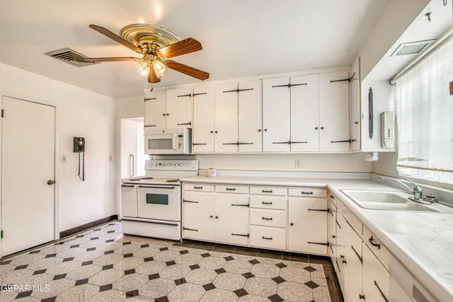 $599,999 | 6540 McNutt Road, Anthony, NM 88021