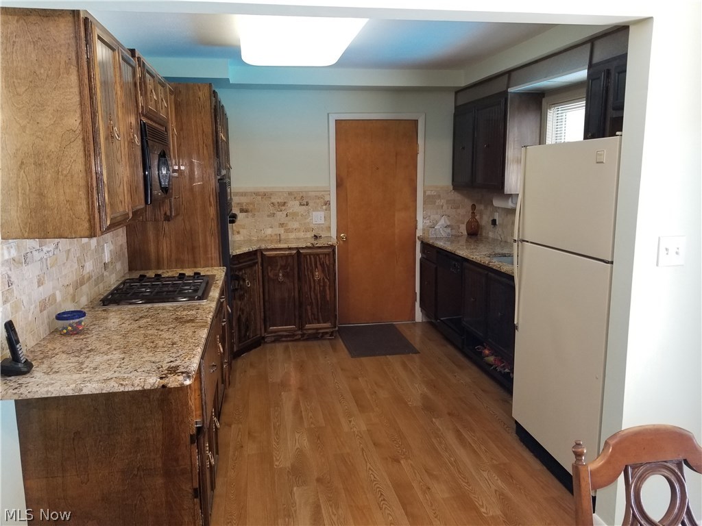 48160 North Ridge Road Amherst, OH 44001 - Photo 10 of 28 Beautifully updated granite counter tops & stone backsplash, custom built pull outs in EVERY CABINET built the homeowner for ease of use & access! They're awesome, wait until you see them!