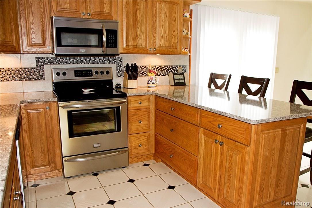 5921 Oakhill Road Clarkston, MI 48348 - Photo 20 of 39 IMG_3764.jpg