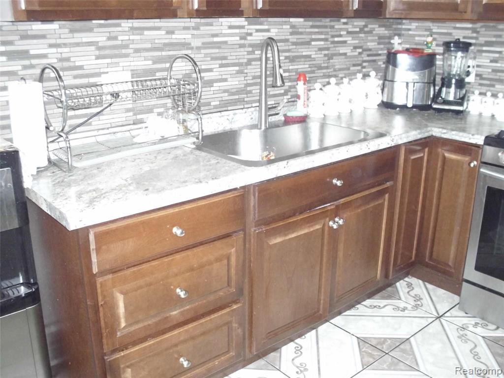25832 Thomas Warren, MI 48091 - Photo 14 of 35