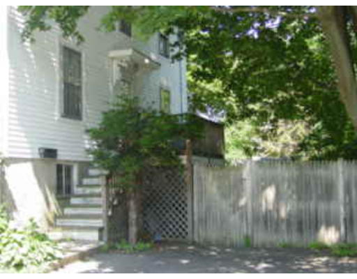 31 R Russell Street Marblehead, MA 01945 - Photo 2 of 10 Gallery Image 2