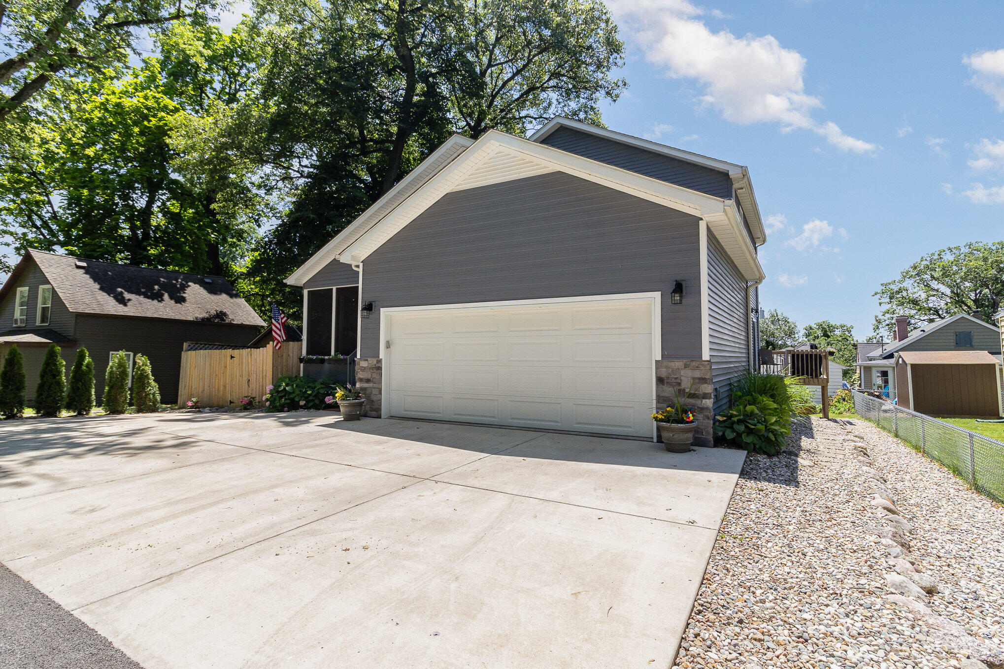1728 Waiola Road Valparaiso, IN 46383 - Photo 3 of 39 2038x1359