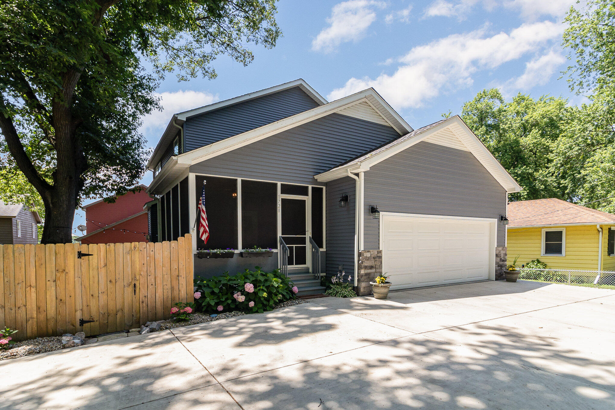 1728 Waiola Road Valparaiso, IN 46383 - Photo 4 of 39 2038x1359