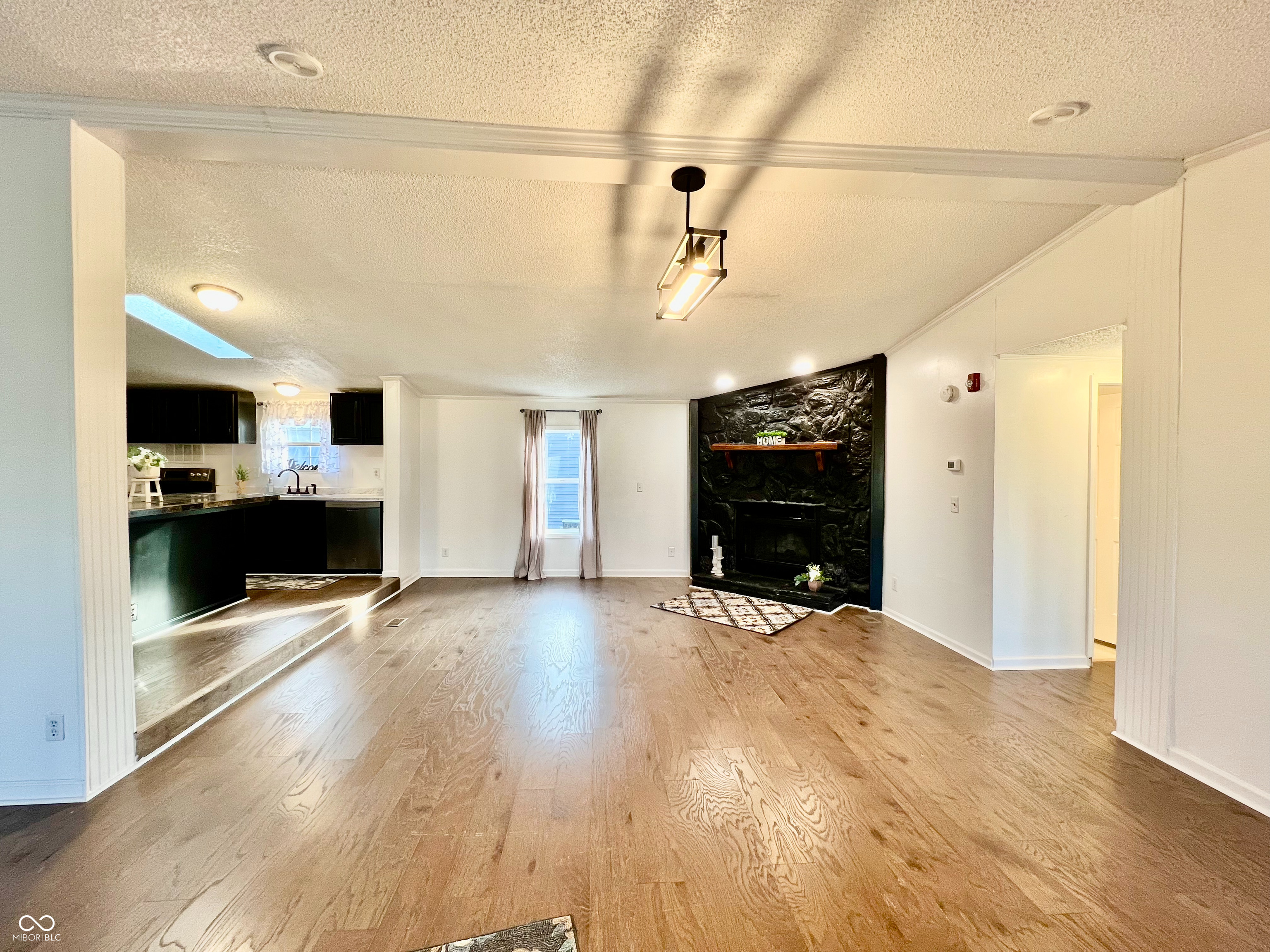 631 Della Road Columbus, IN 47203 - Photo 2 of 22 Gallery Image 2