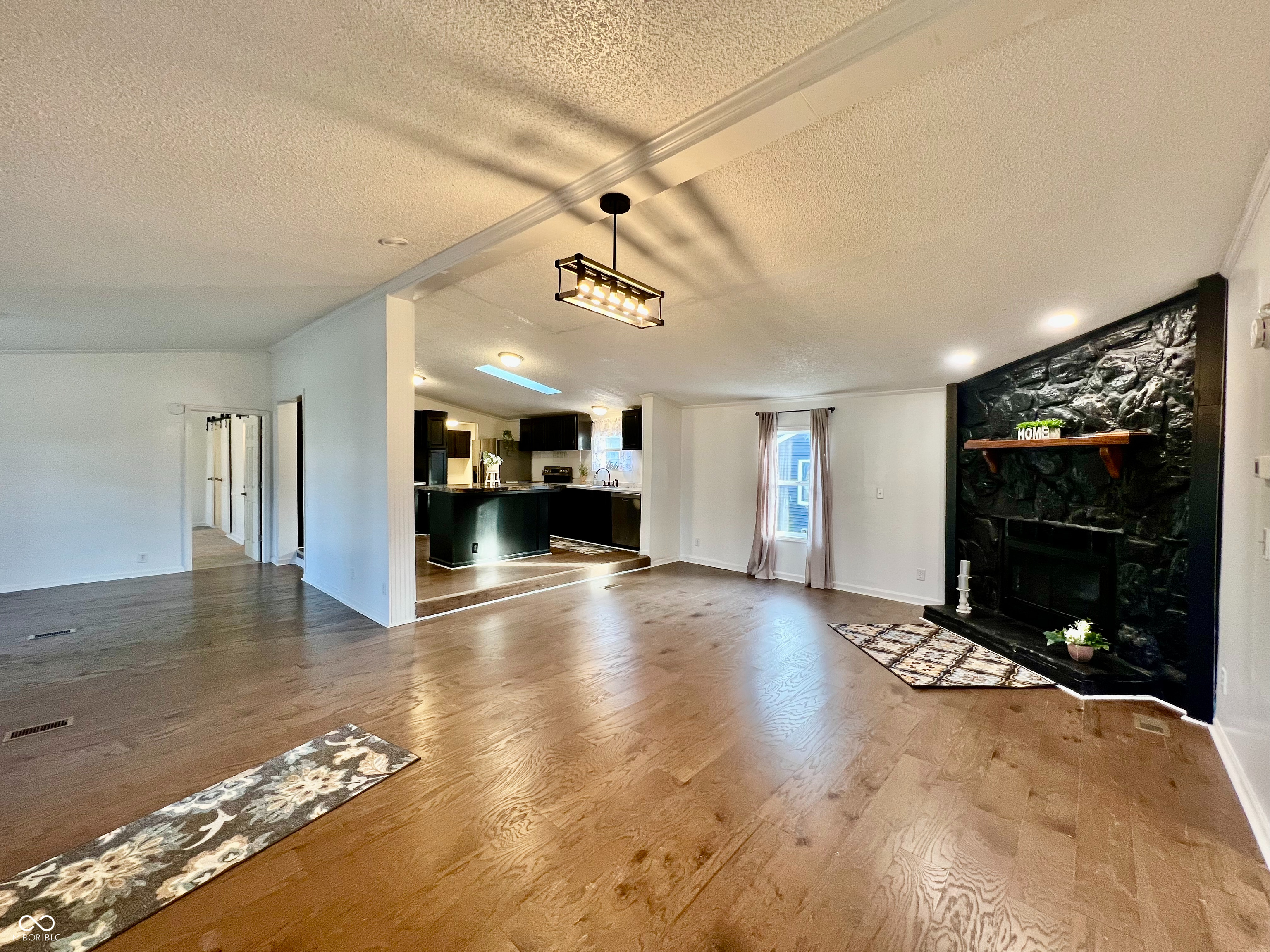 631 Della Road Columbus, IN 47203 - Photo 3 of 22 Gallery Image 3