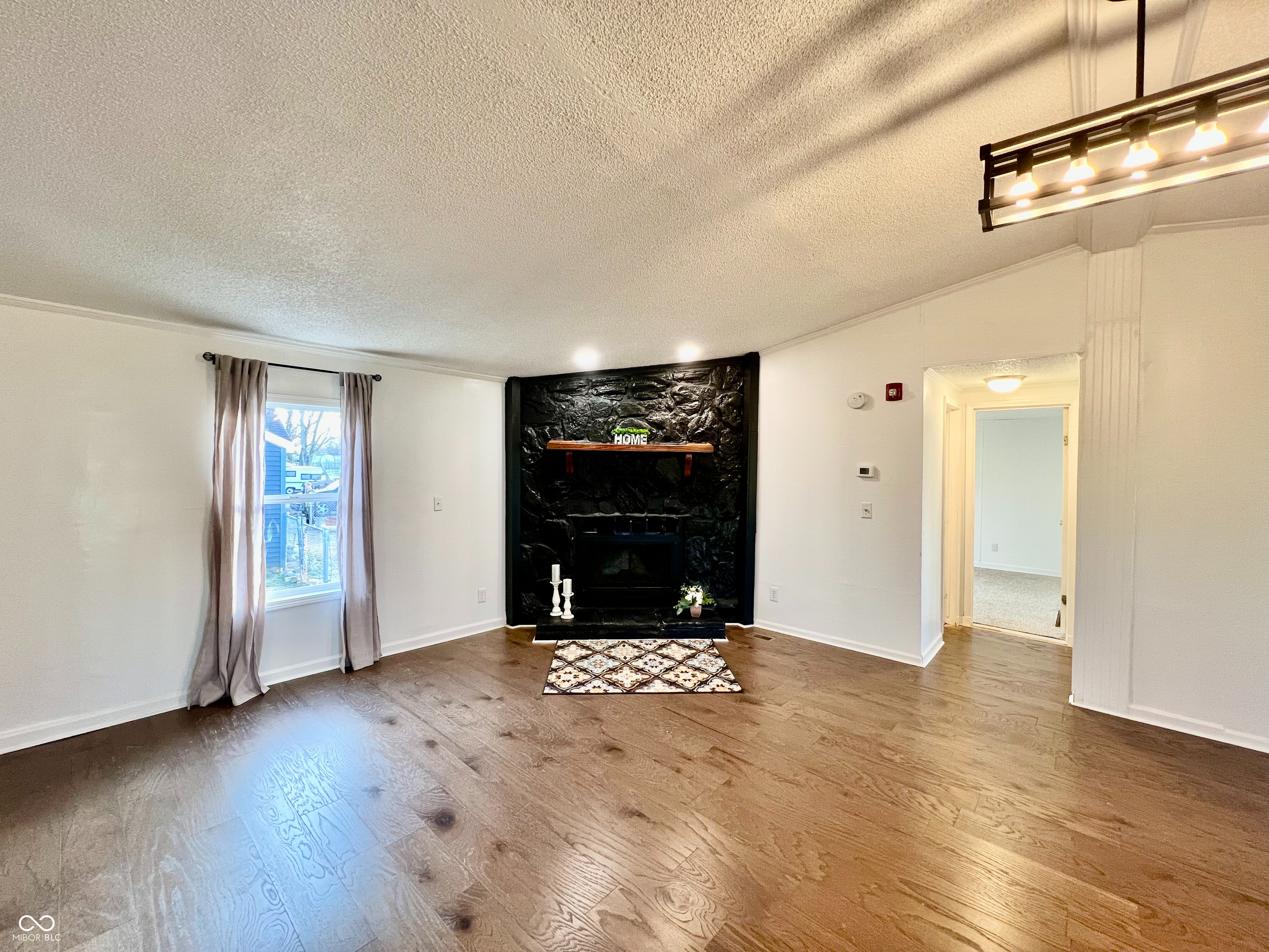 631 Della Road Columbus, IN 47203 - Photo 4 of 22 Gallery Image 4