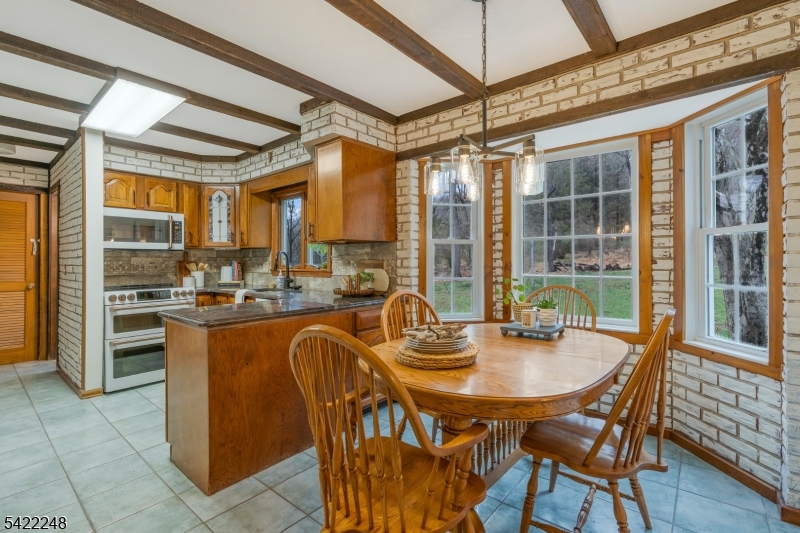 66 Grayrock Road Clinton, NJ 08809 - Photo 11 of 48