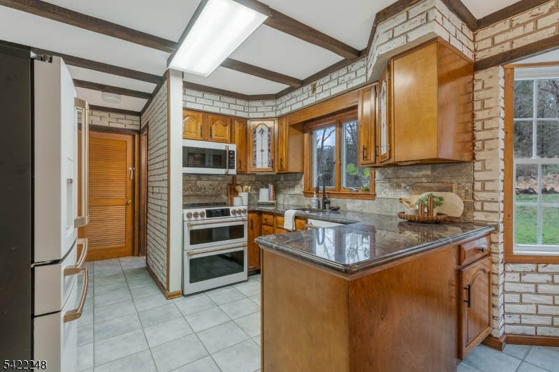 66 Grayrock Road Clinton, NJ 08809 - Photo 12 of 48