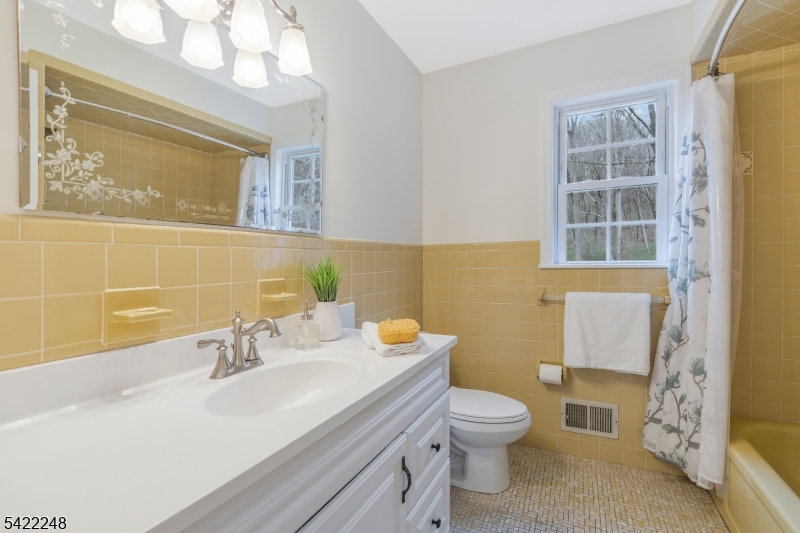 66 Grayrock Road Clinton, NJ 08809 - Photo 33 of 48