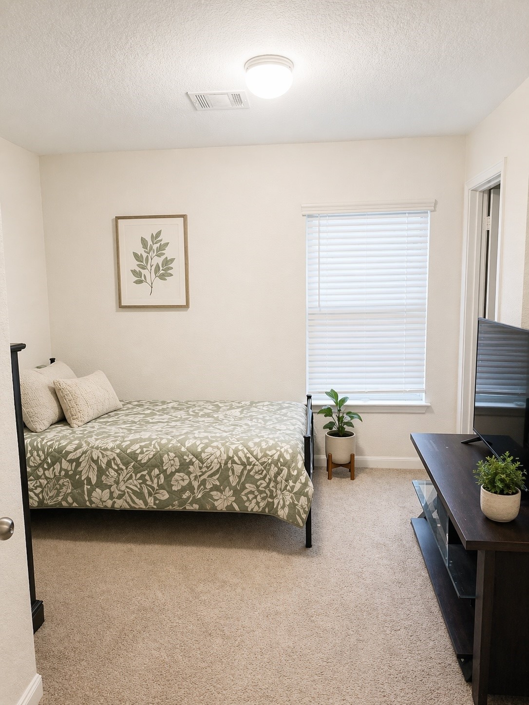 4139 Sam Houston Road Willis, TX 77378 - Photo 14 of 26 Bedroom 1: VIRTUALLY STAGED by AI to showcase potential.